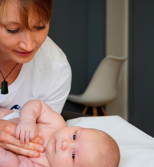 Osteopathie Baby Säuglinge Sabrina Jau