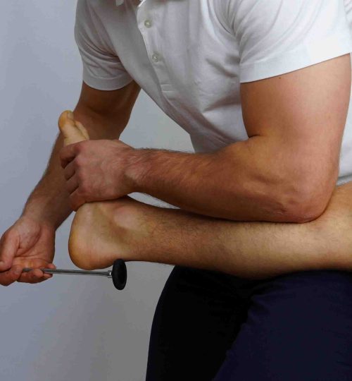 Osteopathie-Klinische-Untersuchung-Knie-Reflexe-Anthony-Dorthe