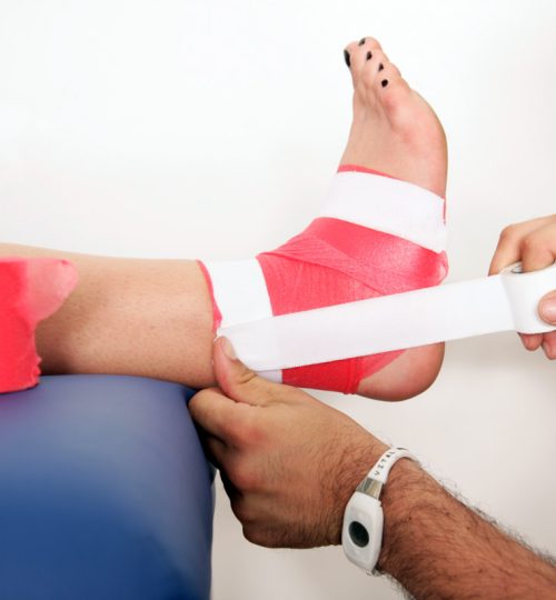 Personne en train de taper un pied